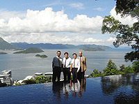 The delegation visits the beautiful scenery of Pavilion of Harmony, New Asia College
